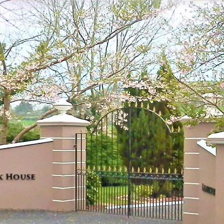 キャッスルメイン Leabrook House Bed & Breakfast エクステリア 写真